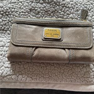 Fossil Women's Gray Leather clutch